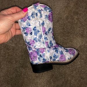 Never worn! Old West Toddler Size 7 cowgirl boots.